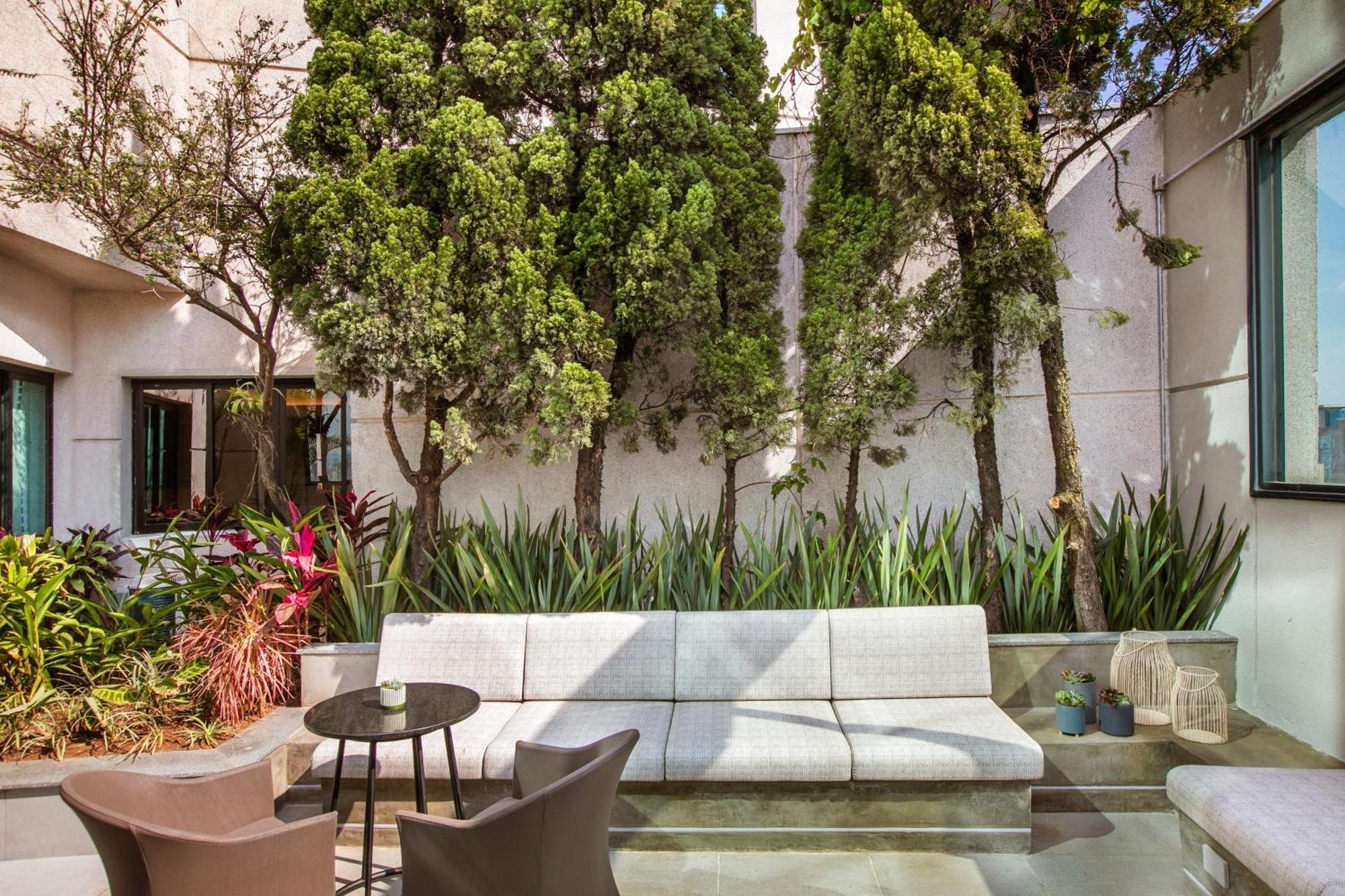 Melia Jardim Europa Hotel Sao Paulo Exterior foto The courtyard at the home of the Ambassador of the United States to the Republic of Korea