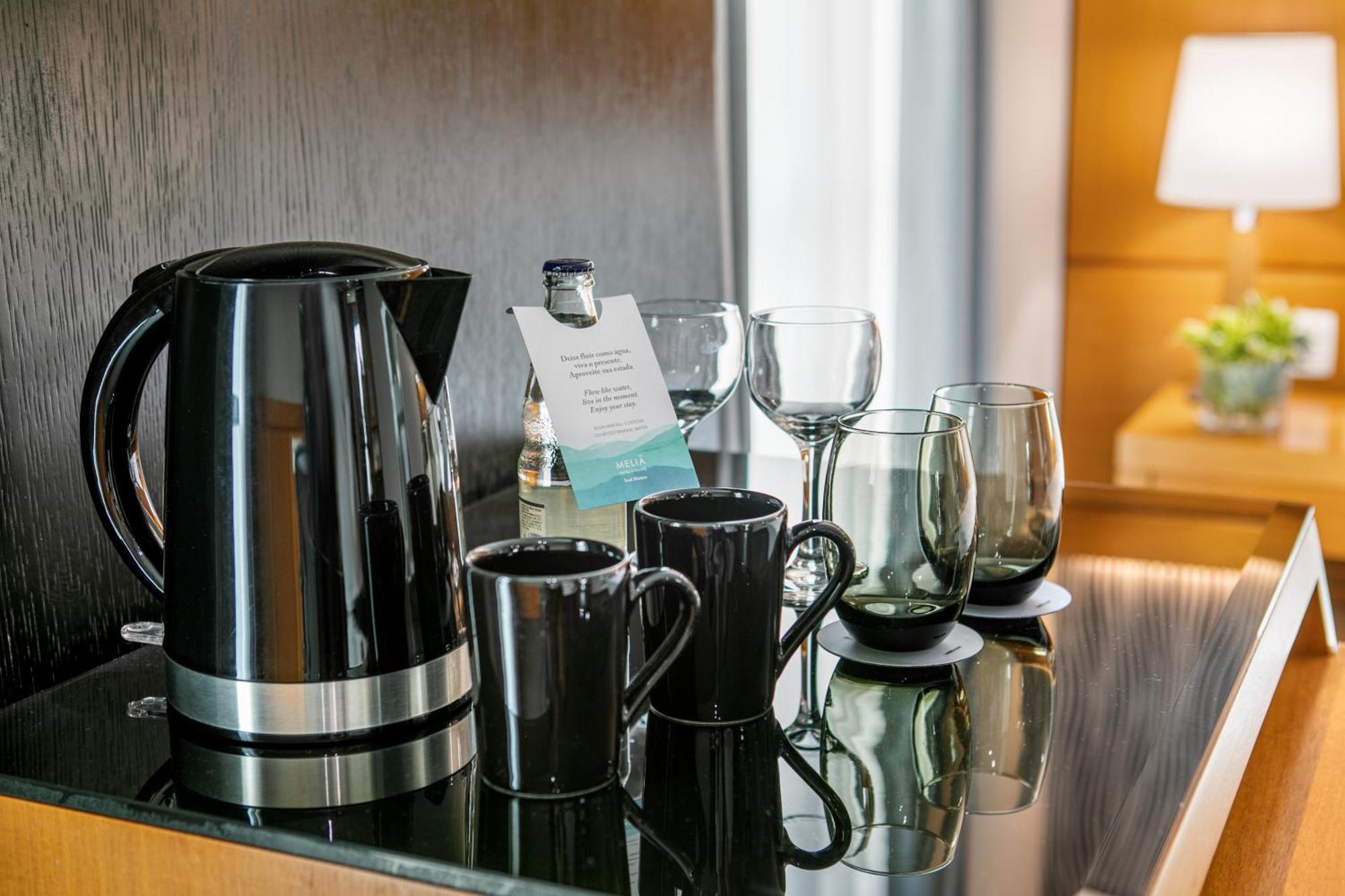 Melia Jardim Europa Hotel Sao Paulo Exterior foto A kettle in a hotel room